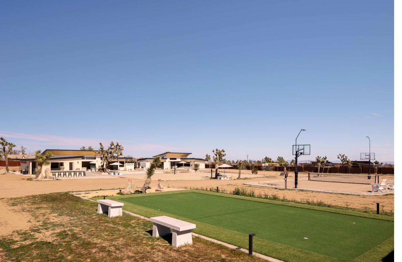 Putting green, basketball courts, volleyball